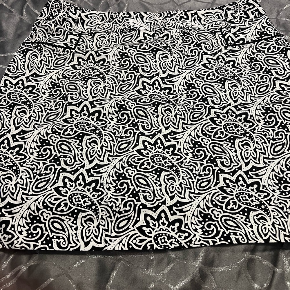 Black and White Paisley Golf Short